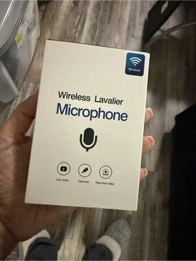Wireless Lavalier Microphone - White Box